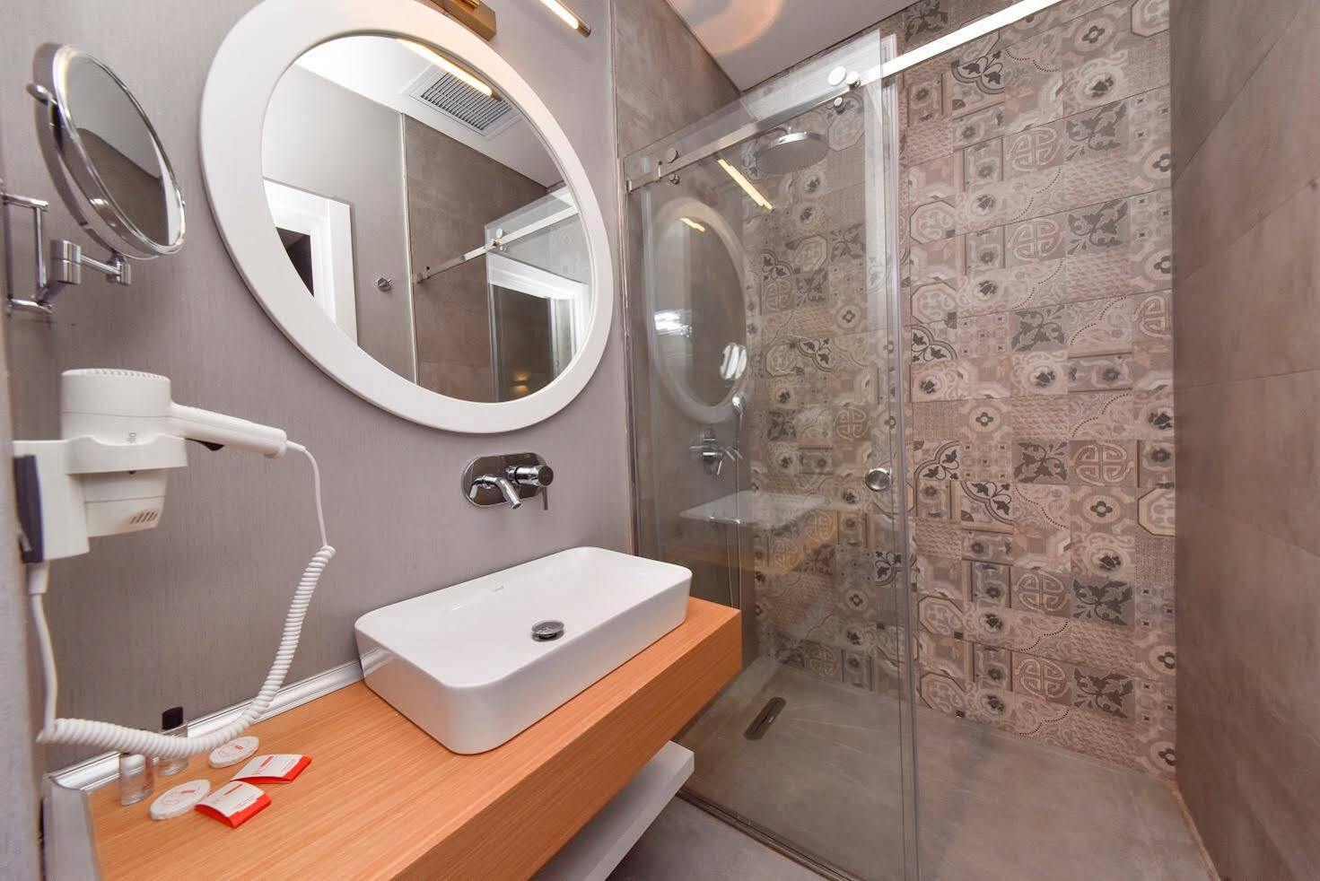 Atacity Hotel Истанбул Екстериор снимка